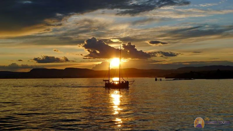 Kemer sonnenuntergang mit boot